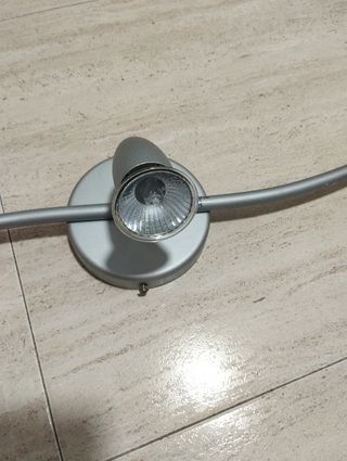 Lampara metalica 3 focos plateado.