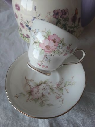 Tazzina e piattino Winchester, fiori