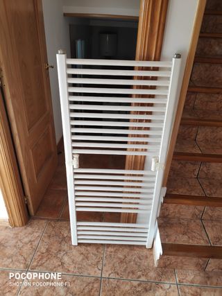 Dos radiadores toallero blancos
