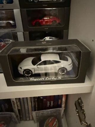 Modellino Porsche Taycan Turbo S 1:43