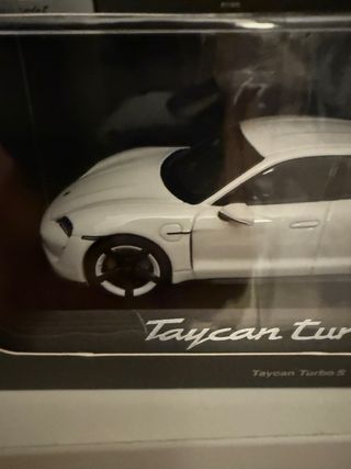 Modellino Porsche Taycan Turbo S 1:43