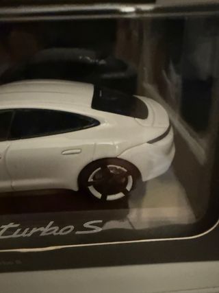 Modellino Porsche Taycan Turbo S 1:43