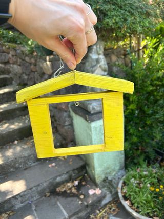 Casetta uccelli gialla