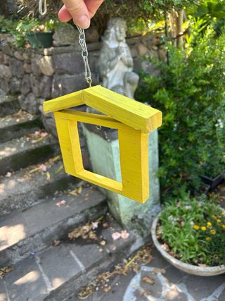 Casetta uccelli gialla