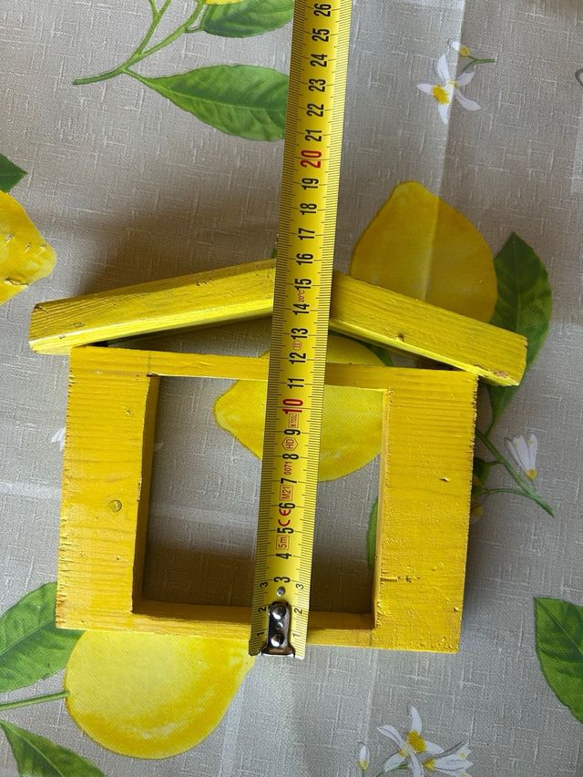 Casetta uccelli gialla