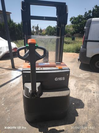 Apilador Mic Triplex 24V 50A stacker reach truck.