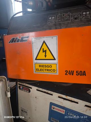 Apilador Mic Triplex 24V 50A stacker reach truck.