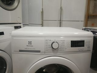 Lavadora Electrolux 8kg - EWG81480