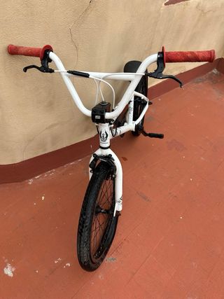 Bicicleta BMX blanca Recoger personalmente