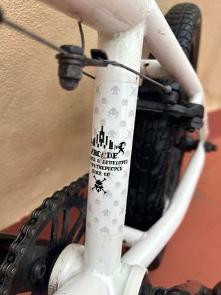 Bicicleta BMX blanca Recoger personalmente