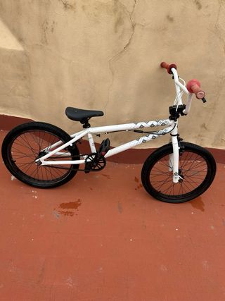Bicicleta BMX blanca Recoger personalmente