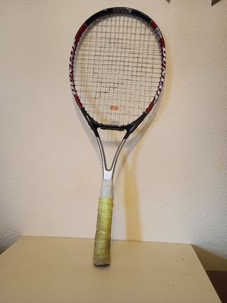 Raqueta Dunlop Max 200G con su funda