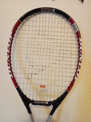 Raqueta Dunlop Max 200G con su funda