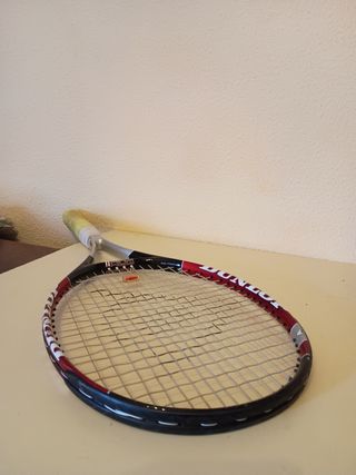 Raqueta Dunlop Max 200G con su funda