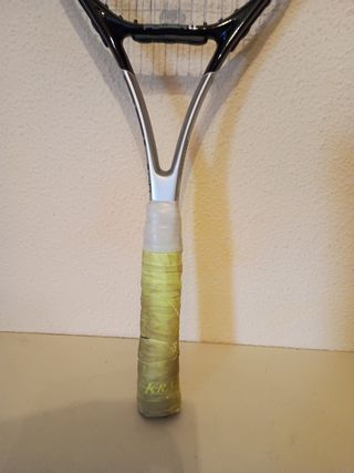 Raqueta Dunlop Max 200G con su funda