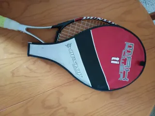Raqueta Dunlop Max 200G con su funda