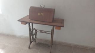 Máquina coser Alfa antigua