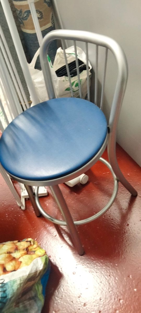 2 Banquetas bajas cocina