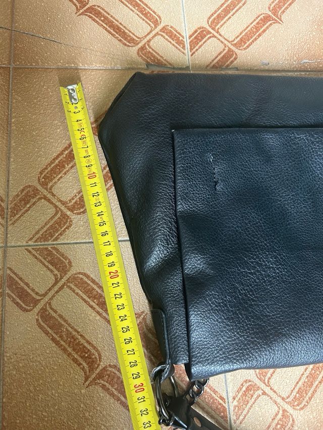 Borsa nera a tracolla