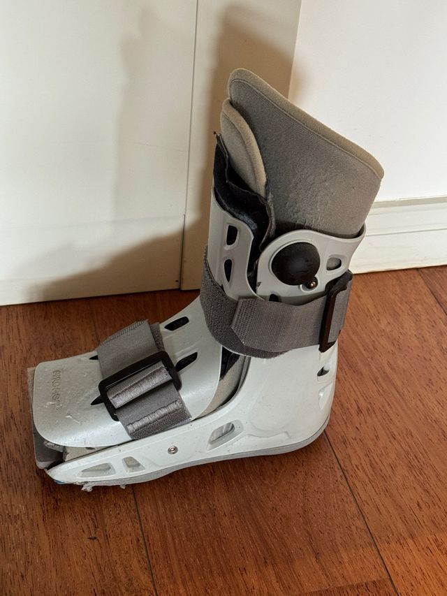 Walker ortopédico para adulto