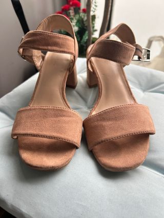 Sandalias Parfois beige tacón bajo talla 36