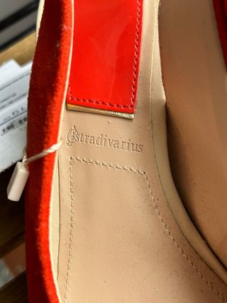 Salones rojos Stradivarius - Talla 36