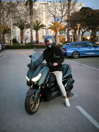 Yamaha XMAX 125: Moto scooter cómo nueva. 8 mil k