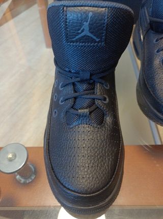Zapatillas Jordan Max Aura 5 Niño 38.5 - Negras