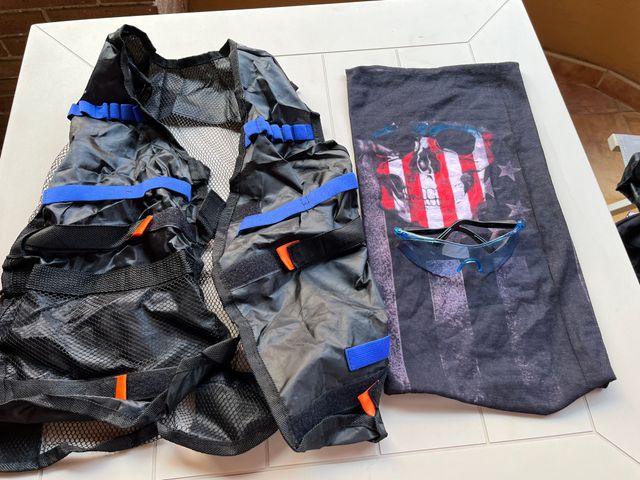 2 Chalecos, 2 gafas y 2 bragas NERF