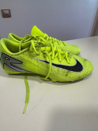 Zapatillas Nike Mercurial Vapor 16 Pro FG
talla 36