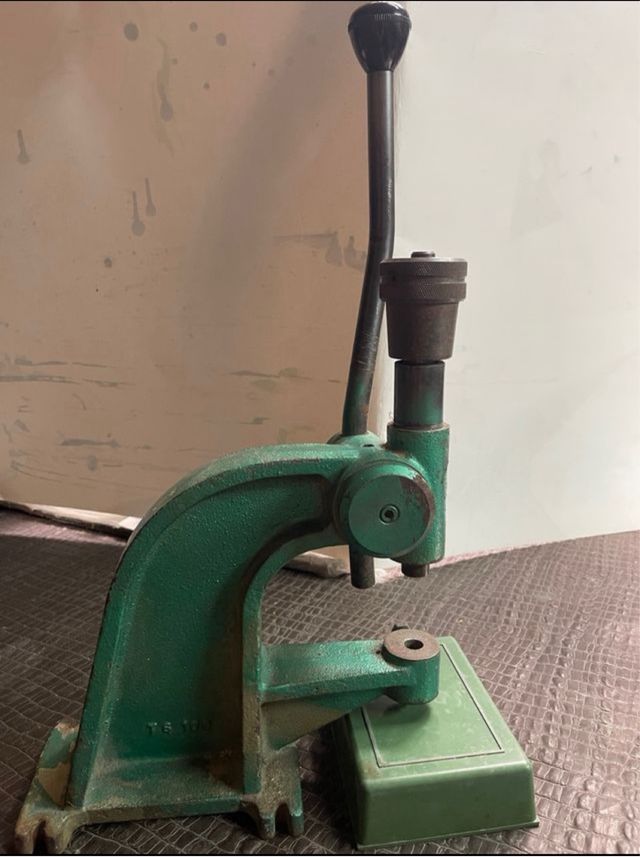 Remachadora manual. Olladora