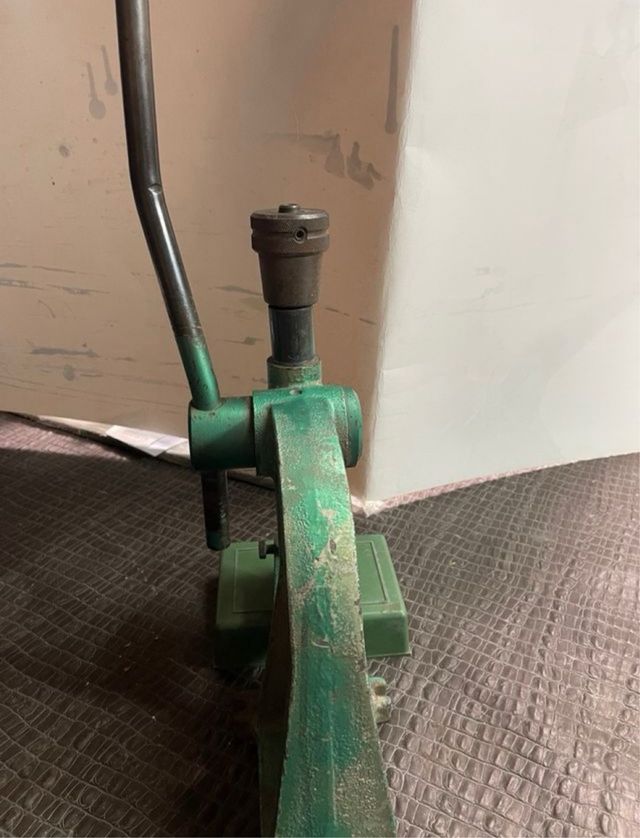 Remachadora manual. Olladora