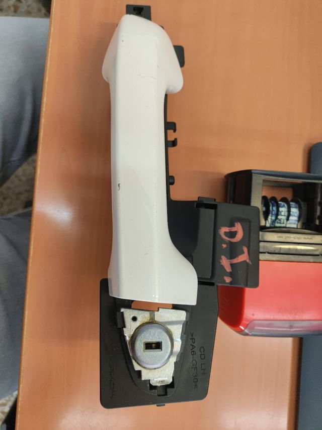 Maneta puerta izq. blanca