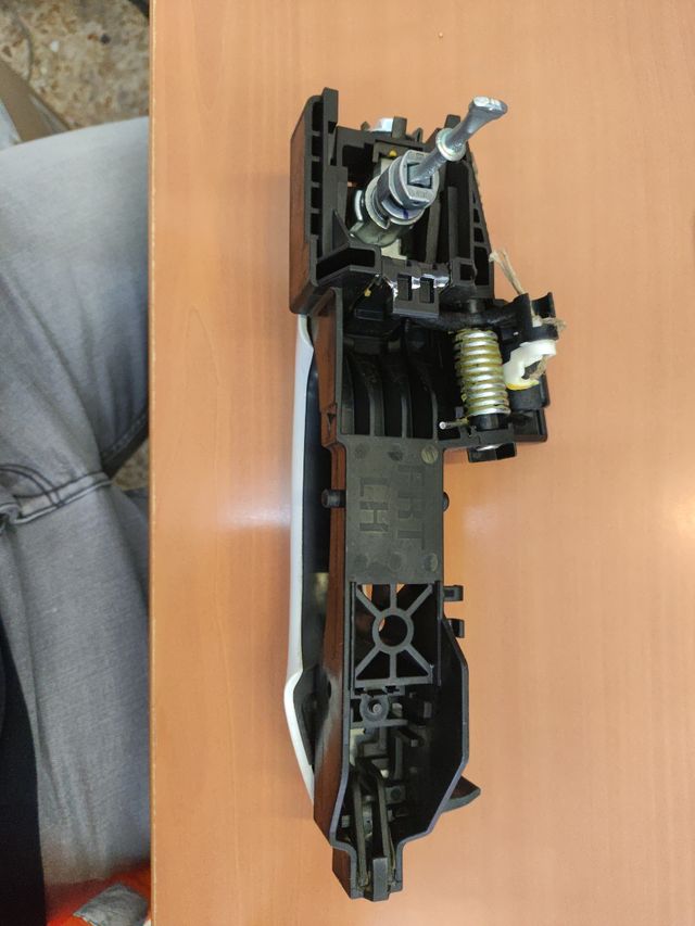 Maneta puerta izq. blanca