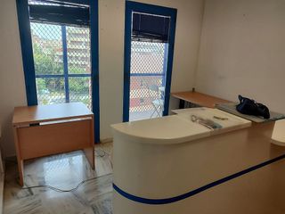 Oficina en alquiler en Playa de la Fontanilla en Marbella