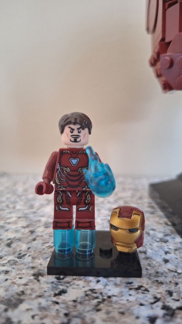 Lego Iron Man Helmet+Minifigures