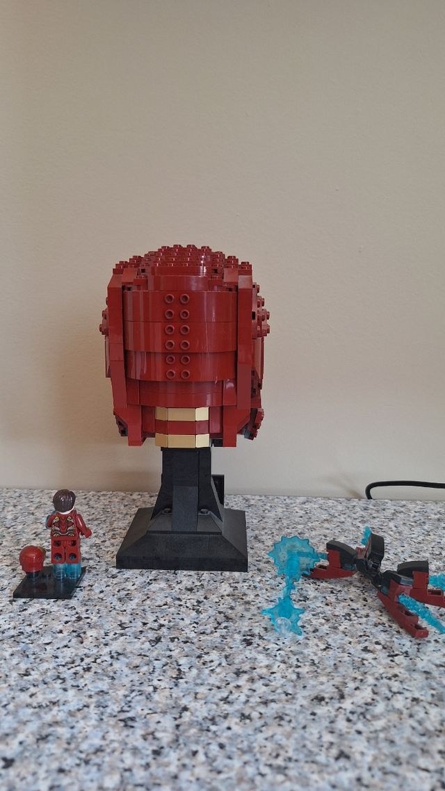 Lego Iron Man Helmet+Minifigures