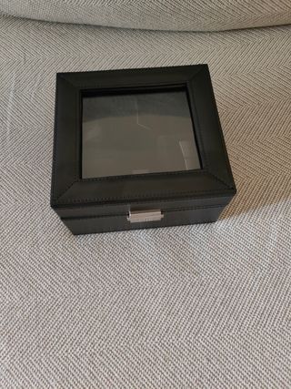 Relojero. Caja de relojes 