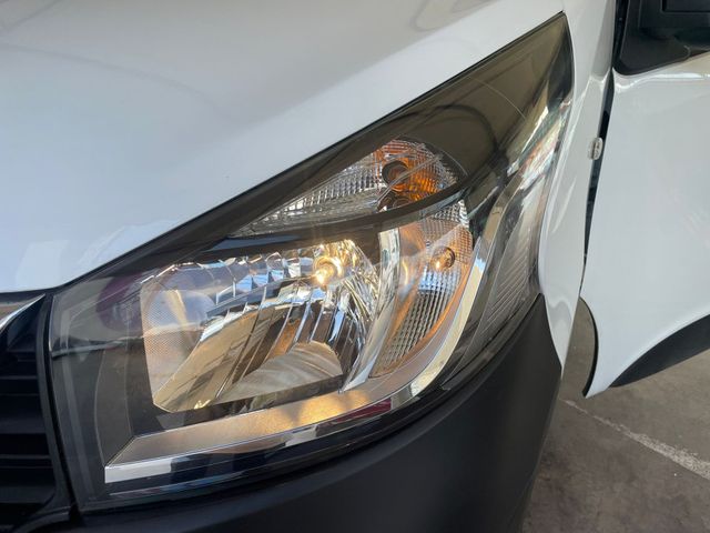 Nissan NV300 2021