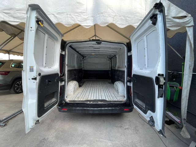 Nissan NV300 2021