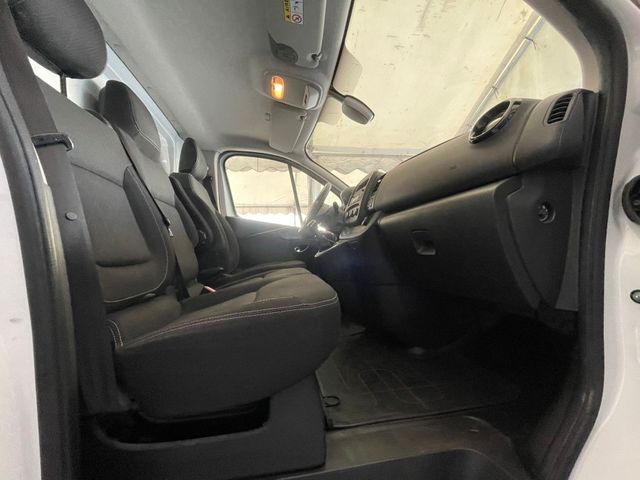 Nissan NV300 2021