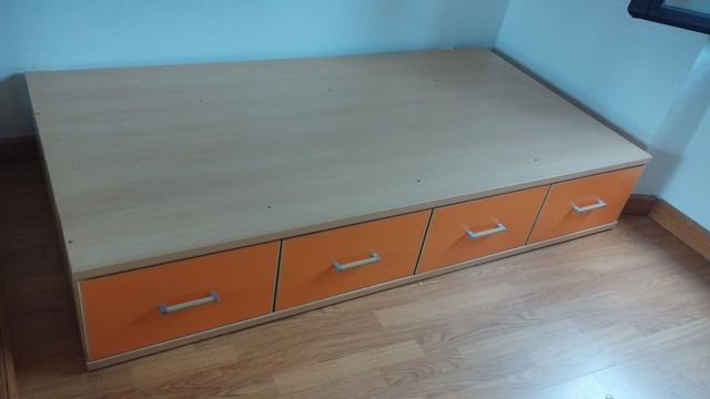 Dormitorio juvenil: cama + estanteria + Escritorio