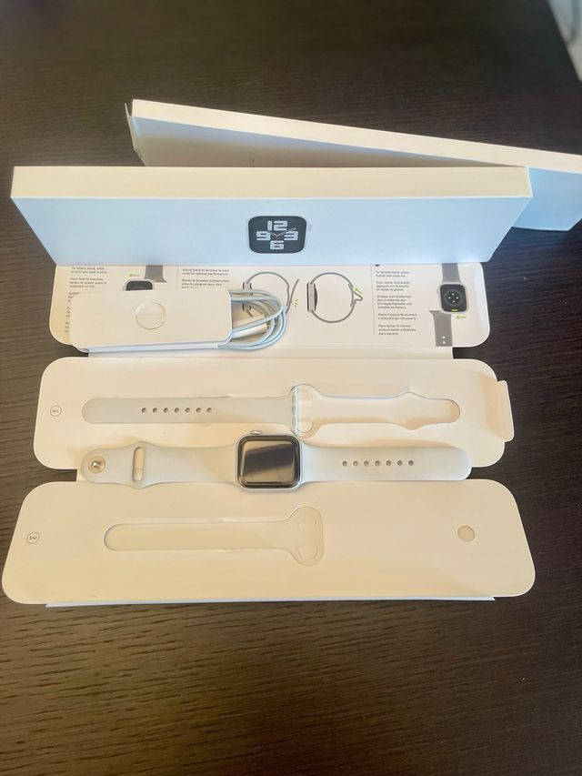 apple watch SE 40mm silver
