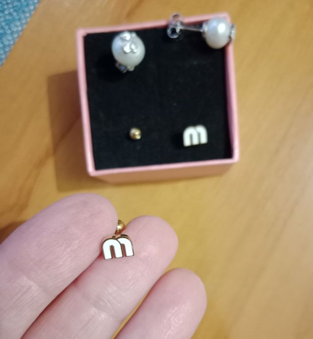 Dos pares de pendientes nuevos 