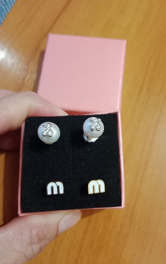 Dos pares de pendientes nuevos 