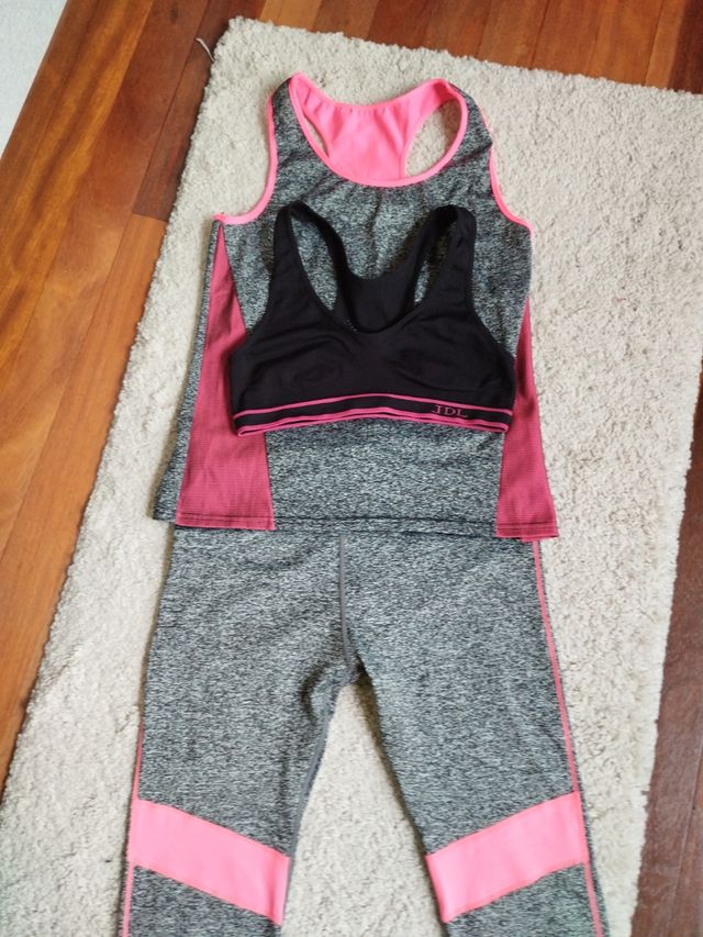 Conjunto fitness: top, sujetador y leggings