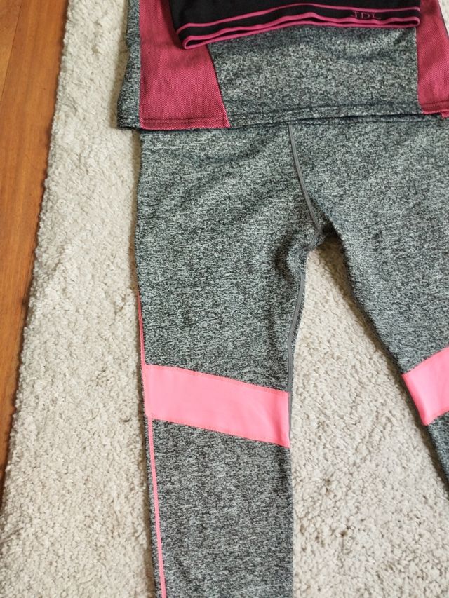 Conjunto fitness: top, sujetador y leggings