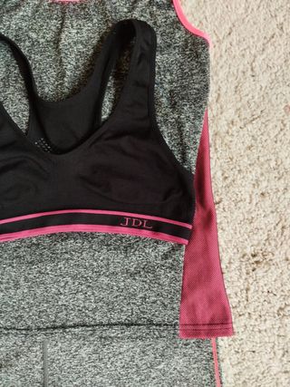 Conjunto fitness: top, sujetador y leggings