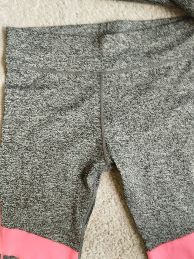 Conjunto fitness: top, sujetador y leggings