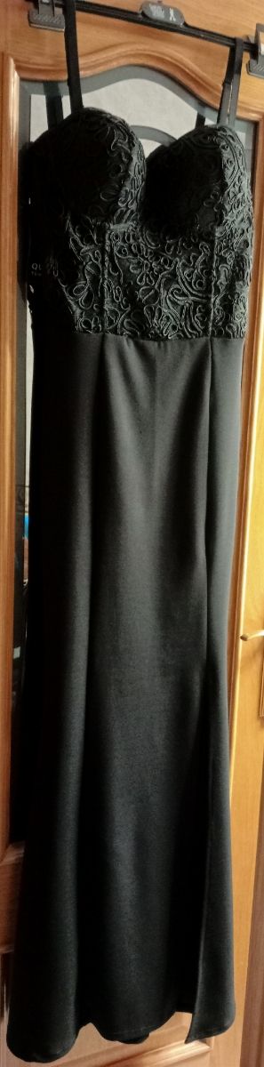VESTIDO NEGRO DE FIESTA.